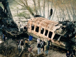 NE ZABORAVLjAMO Avion NATO-a gađao voz u Grdeličkoj klisuri, među žrtvama i djeca