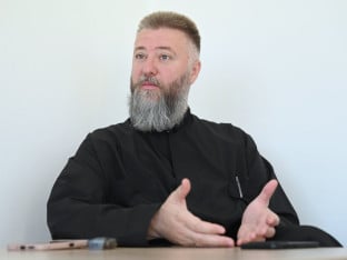 Sveštenik Predrag Popović za "Glas": I apostoli bi danas koristili društvene  mreže