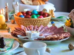 Za Vaskrs ne bi trebalo peći svinjetinu: Evo čime da se omrsimo