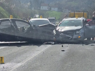 Sudar na magistralnom putu M-5: Tri osobe povrijeđene, saobraćaj obustavljen