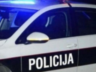 Policajce optužili da su stranca izveli iz kladionice, ugurali u vozilo i odvezli