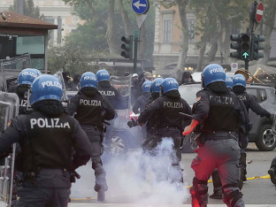 Više od 20 policajaca povrijeđeno u sukobu sa navijačima Lacija i Rome