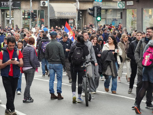 Studenti i dalje blokiraju RTS, blokiran i glavni ulaz u RTV