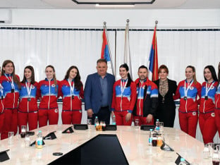 Adžić ugostio trofejne odbojkašice Gimnazije Gradiška