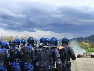 Policija na nogama: U Zalužanima uvježbavana "kontrola mase"!