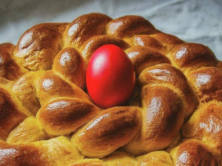 Recept dana: Vaskršnje pletenice sa kuvanim jajima