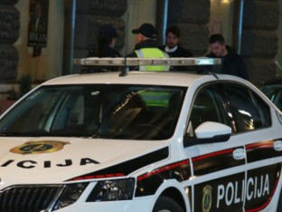 Pronađeni pištolj, bomba i municija: Uhapšene dvije osobe