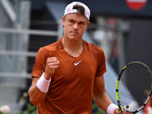Rune savladao Hačanova i plasirao se u finale Barselone