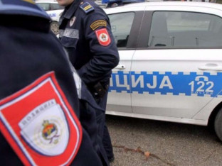 Mrkonjić Grad: Vozač preminuo u automobilu!