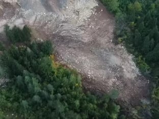 Pukotine na klizištu na padinama Sarajeva