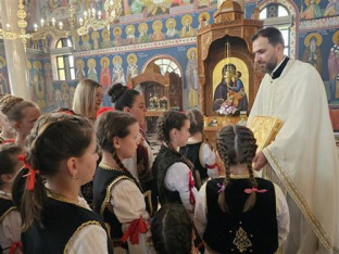 Tradicionalna izložba vaskršnjih jaja u porti hrama
