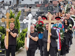 Tuga u Doboju: Sahranjen Srđan Todorović, sa porodicom