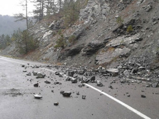 Vlažni kolovozi, povećana opasnost od odrona