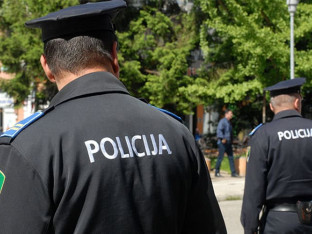 Učenik donio plastični pištolj u školu i prijetio vršnjacima