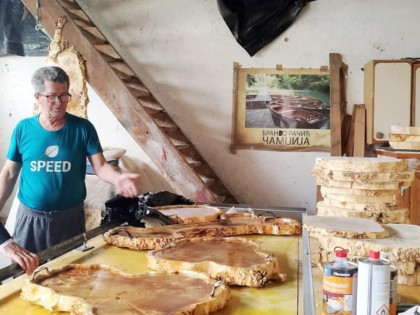 Brane Račić drvo oblikuje u umjetnička djela (FOTO)