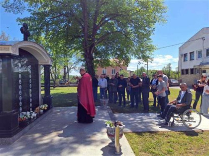 У Доњој Дубици служен парастос за борце и жртве Одбрамбено-отаџбинског рата