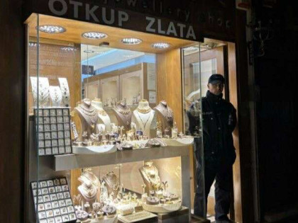 Тројац оптужен за пљачку новца и злата вриједног 180.000 КМ
