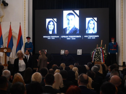 Komemoracija povodom smrti Srđana Todorovića i njegove porodice