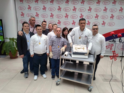 Đajiću zlatna medalja i torta sa ključem grada
