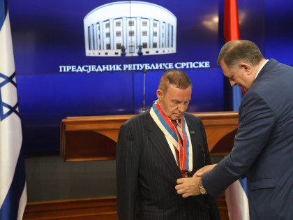 Dodik odlikovao izraelskog humanistu