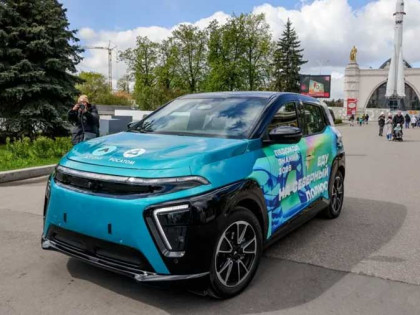 Руски електрични аутомобил примјећен на улицама Москве (ВИДЕО)