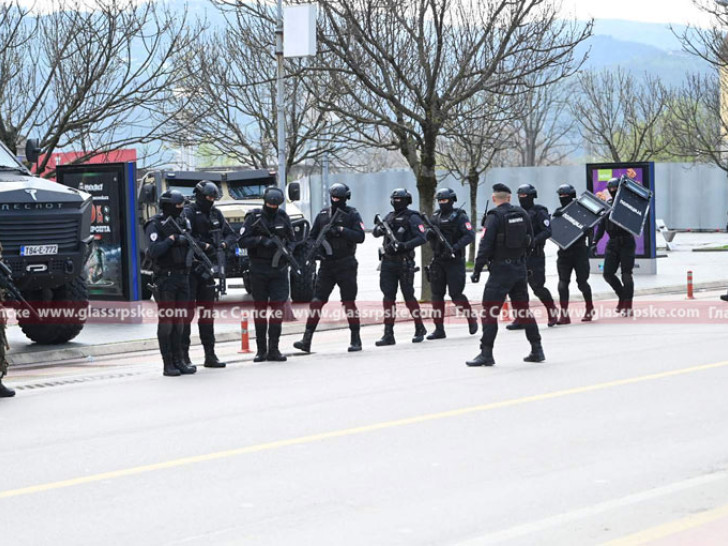 MUP održao pokaznu vježbu na Trgu Krajine