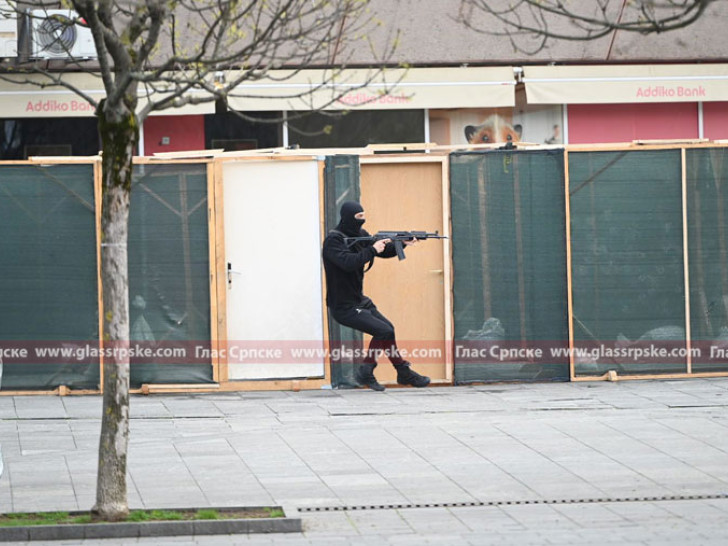 МУП одржао показну вјежбу на Тргу Крајине