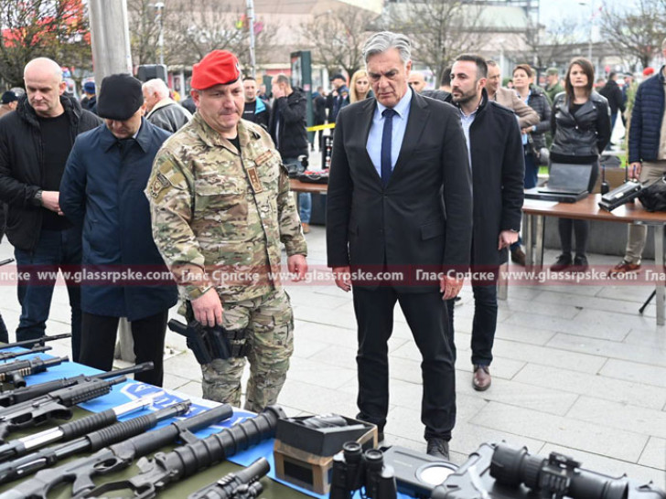 МУП одржао показну вјежбу на Тргу Крајине
