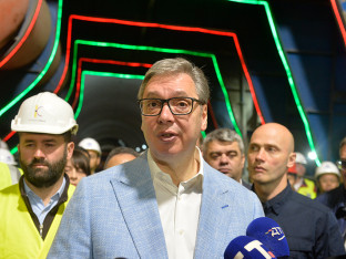Vučić čestitao praznik rada: Srbija se budi