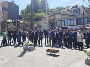 U bivšoj Dobrovoljačkoj ulici odat pomen stradalima u koloni JNA