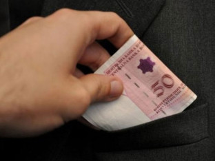 Vozač uhapšen zbog davanja mita policajcima