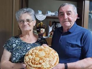 Porodična tradicija duga pola vijeka: Tankosava ispekla jubilarnu slavsku pogaču za Đurđevdan