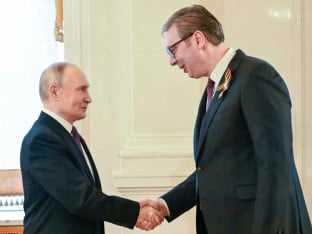 Šta je Putin rekao Vučiću prilikom pozdrava? (VIDEO)