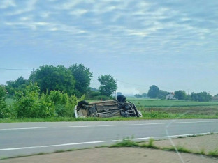 Bijeljina: Automobil sletio sa puta, povrijeđen vozač