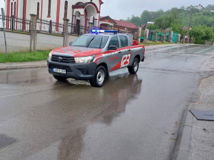 Vatrogasci izvlačili vozilo iz potoka u Banjaluci