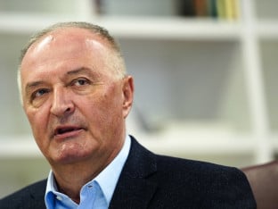 Helez najpametniji kad ćuti