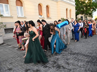 Kako su mature od skromnih proslava prerasle u gala večeri