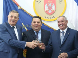 Jedni prijete, drugi nazdravljaju: Zdravica rukovodstva Srpske
