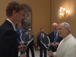 Siner ponudio papi da odigraju partiju tenisa