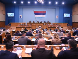 Počela sjednica, poslanici o prijedlogu zakona o gradu Tesliću