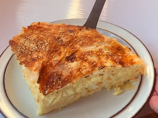 Odličan recept za pitu: Uvijek ispada sočna, a ovaj sastojak joj daje poseban šmek