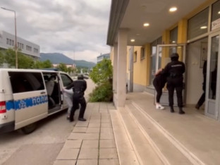 Osumnjičeni za iznudu u ime Đorđa Ždrale predati tužiocu (VIDEO)