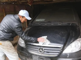 Na lutriji prije 18 godina „ogrebao“ mercedes, auto od tada čeka vozača