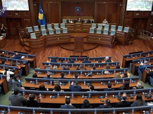 Poslanici Srpske liste odbili da odaju počast Hotiju