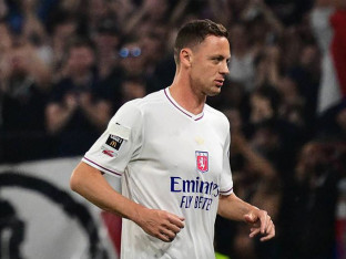 Nemanja Matić pokrio logo na dresu