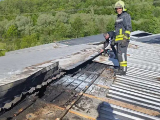 Izbio požar u pilani, vatrogasci na terenu