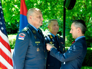 Dvojici pripadnika Vojske Srbije odlikovanja SAD