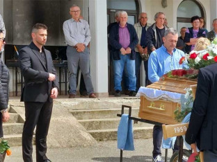 Jelena Dokić nije došla na sahranu ocu, nije bilo umrlice, samo sin i nepoznata žena u suzama