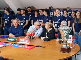 Finansije slomile velikana, "zvecka" i katanac