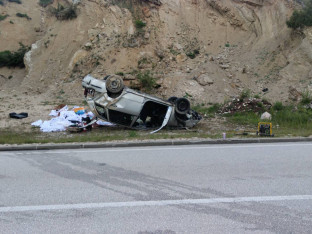 Automobil se prevrnuo kod Ribnika, povrijeđeni prebačeni u UKC